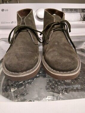 Clarks Olive Suede Desert Boots - Classic Chukka Style
